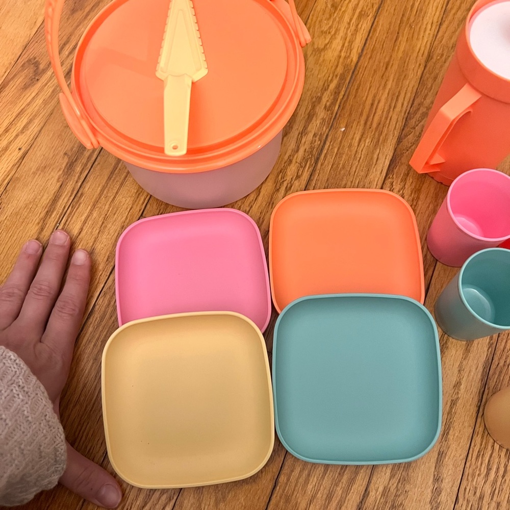 Tupperware - Picture 4 of 6